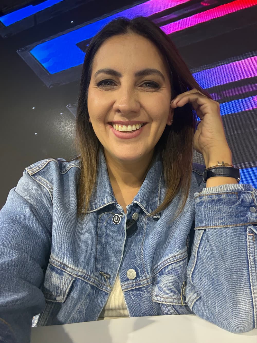 Pame escribiendo